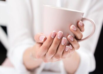 Conheça a tendência mais refrescante para unhas neste verão