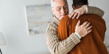 Pais que amam demais podem estar impedindo o crescimento dos filhos