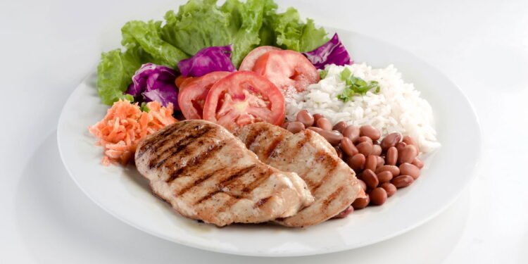 Você come na ordem certa? Veja como isso afeta sua saúde