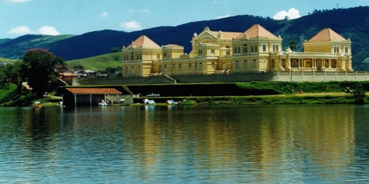 Palácio do Cassino do Lago, Lambari, Minas Gerais - Créditos: Divulgação/Wikimedia Commons