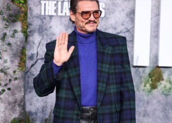 Pedro Pascal revelou seus livros favoritos e eles dizem mais sobre ele do que você imagina