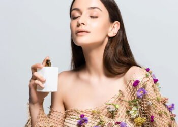 Conheça o segredo das celebridades para manter o perfume no corpo por muito mais tempo