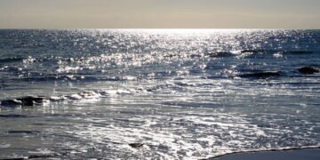 A praia do Sudeste onde o tempo passa devagar e a paz reina absoluta