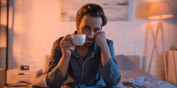 Ficar 3 dias sem dormir pode causar efeitos assustadores no cérebro