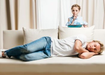 Você sabe o que é silêncio guiado? Conheça a prática que está ajudando crianças a se acalmarem e se conectarem mais