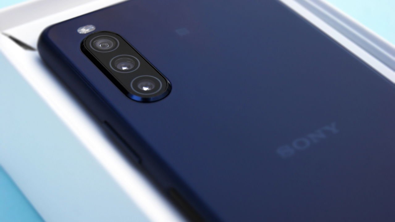 Imagem ilustrativa de Empresa retorna ao Brasil com inovações em smartphones, TVs e fones de ouvido.