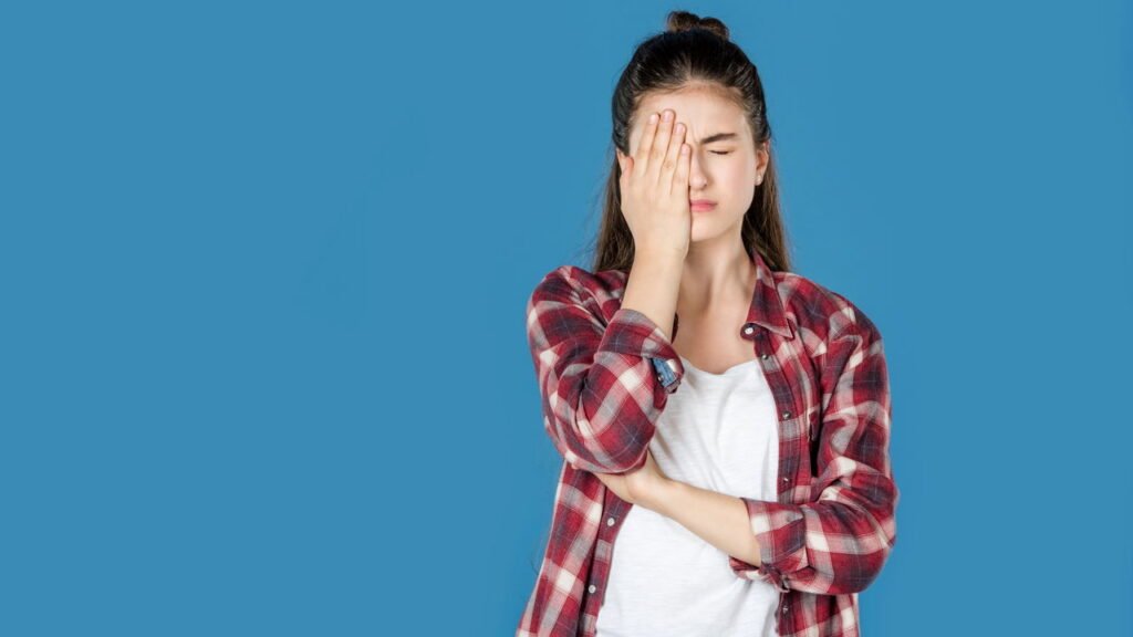 Você sente vergonha pelos outros? Entenda o que a psicologia fala sobre a vergonha alheia