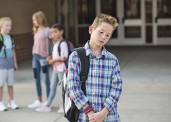 Você sente vergonha pelos outros? Entenda o que a psicologia fala sobre a vergonha alheia