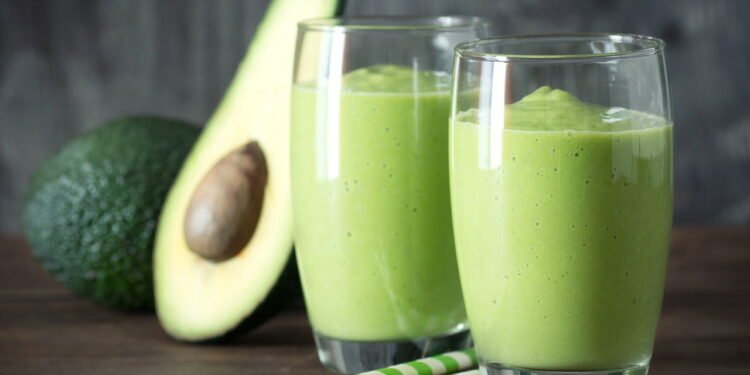 Vitamina de abacate traz energia e ajuda seu coração