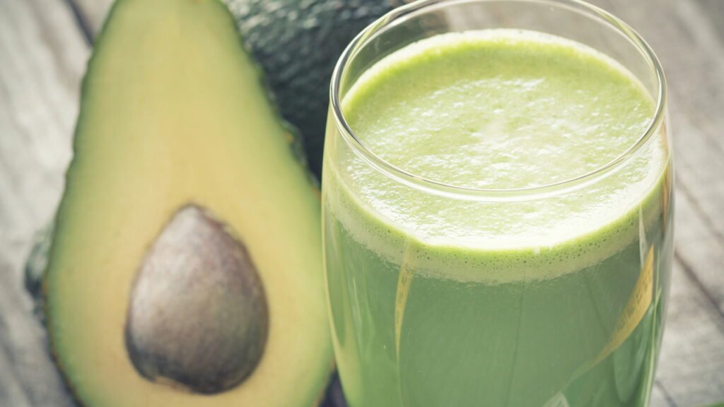 Vitamina de abacate traz energia e ajuda seu coração