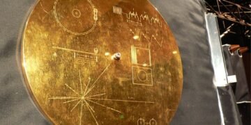 Você já ouviu falar no "Disco de Ouro"? Conheça o legado da humanidade que viaja pelo espaço a 48 anos