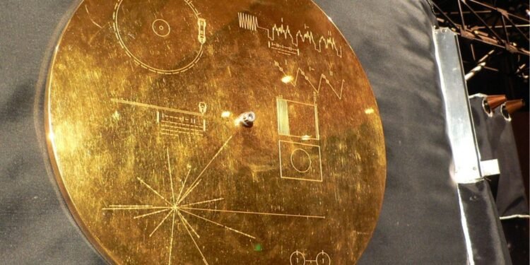Você já ouviu falar no "Disco de Ouro"? Conheça o legado da humanidade que viaja pelo espaço a 48 anos