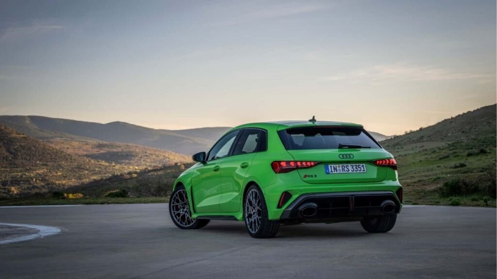 Audi RS3 2025 chega ao Brasil para desbancar BMW M2 e se torna um dos esportivos mais desejados
