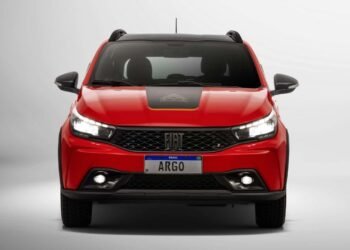 Fiat Argo Trekking 2026 volta a ter câmbio manual, mas preço ainda fica acima de concorrentes