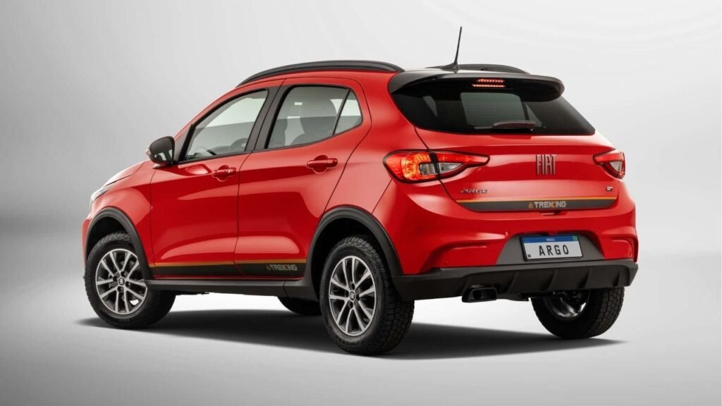 Fiat Argo Trekking 2026 volta a ter câmbio manual, mas preço ainda fica acima de concorrentes