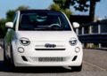 Fiat 500 está de volta ao mercado com versão híbrida, motor de Mobi e promete consumo acima de 18km/l