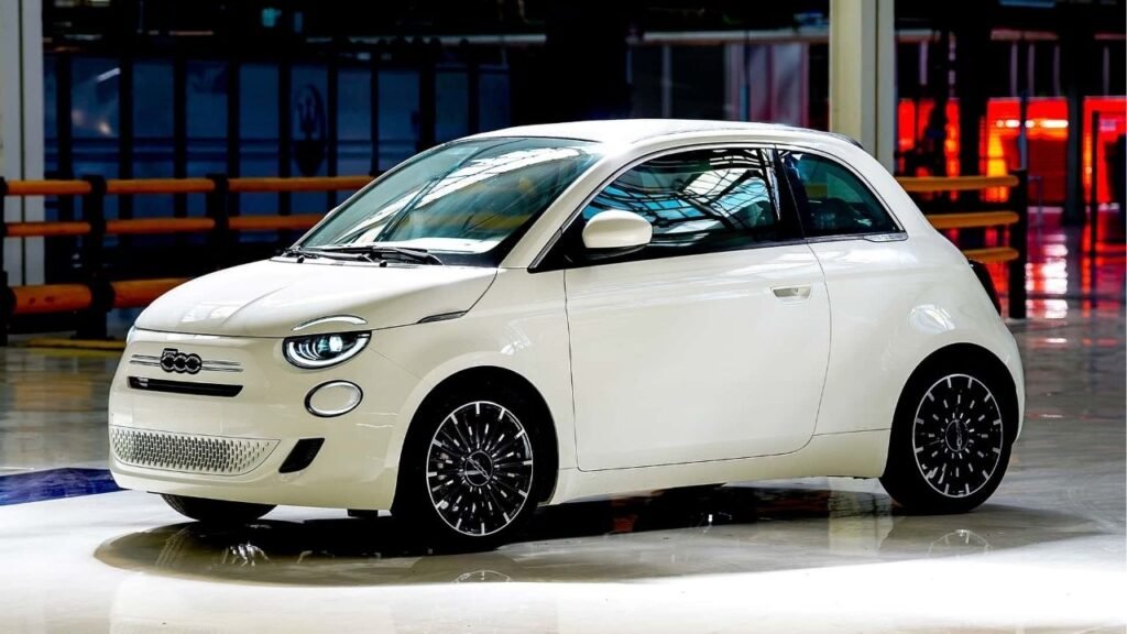 Fiat 500 está de volta ao mercado com versão híbrida, motor de Mobi e promete consumo acima de 18km/l