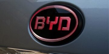 BYD lança nova Station Wagon híbrida na China com autonomia inacreditável de até 2000 km!