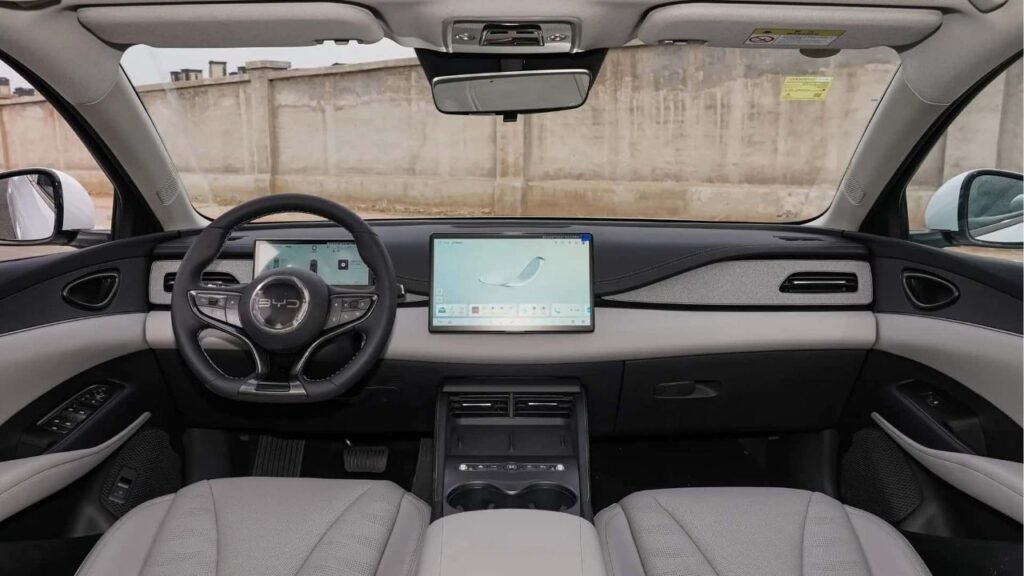 BYD lança nova Station Wagon híbrida na China com autonomia inacreditável de até 2000 km!