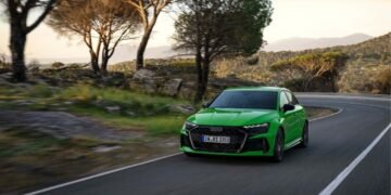 Audi RS3 2025 chega ao Brasil para desbancar BMW M2 e se torna um dos esportivos mais desejados