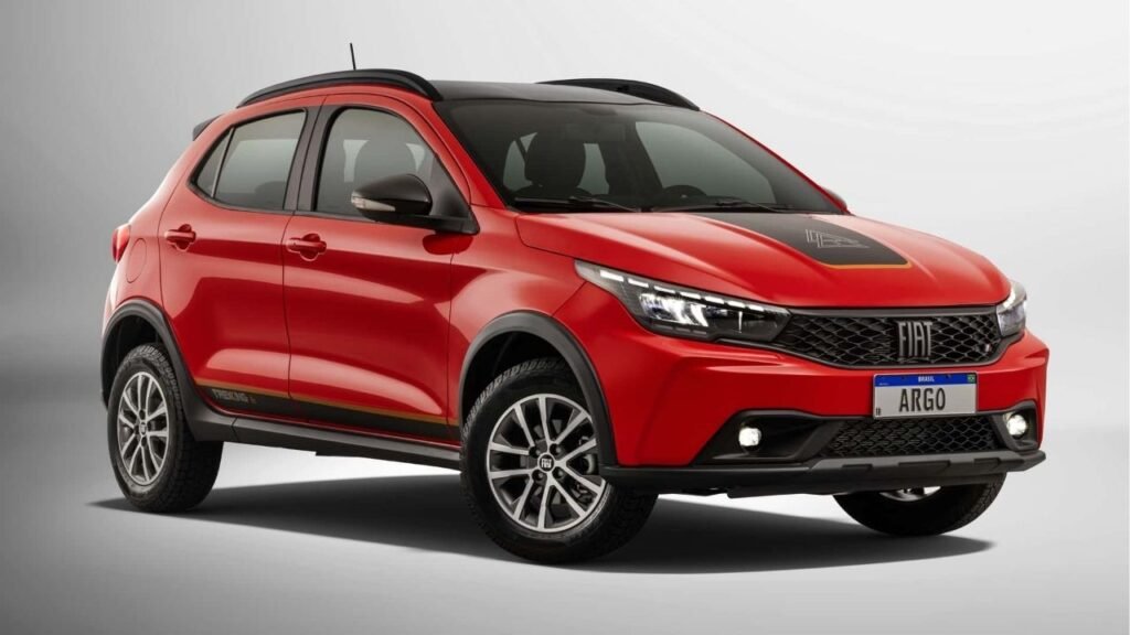 Fiat Argo Trekking 2026 volta a ter câmbio manual, mas preço ainda fica acima de concorrentes