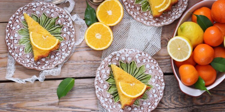 Receita de bolo de fubá com laranja feito no liquidificador é o mais fácil e fofinho
