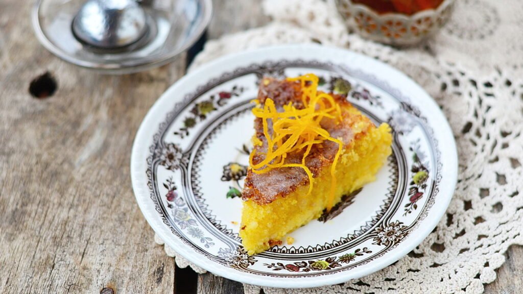 Receita de bolo de fubá com laranja feito no liquidificador é o mais fácil e fofinho