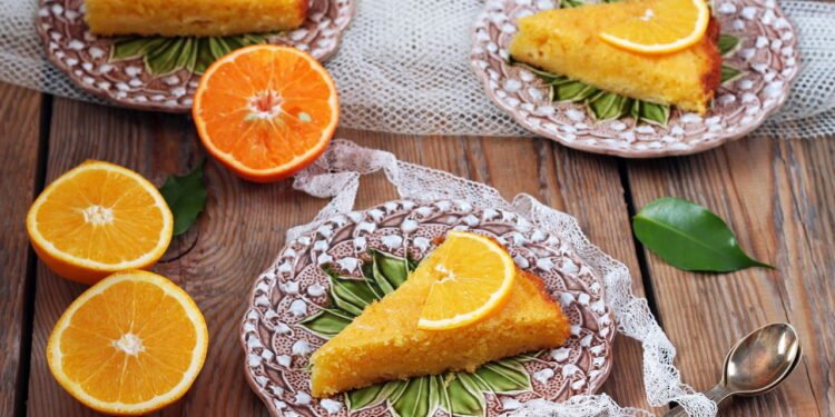 Bolo de fubá com laranja no liquidificador é o mais prático e saboroso