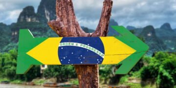 O estilo de vida que encanta e esconde desafios em cidades turísticas