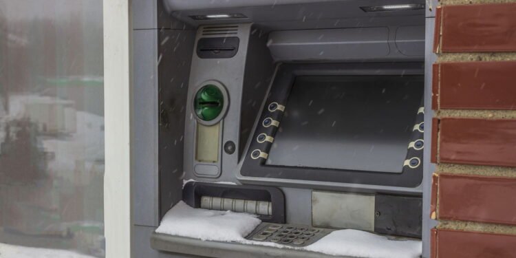 Banco tradicional demite 124 funcionários afeta clientes e agências em todo o país