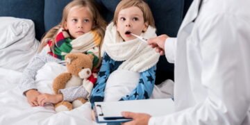 Por que colocavam sapato na cabeça de crianças doentes no passado