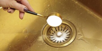 O jeito mais rápido e econômico de desentupir pias e ralos sem produtos químicos caros