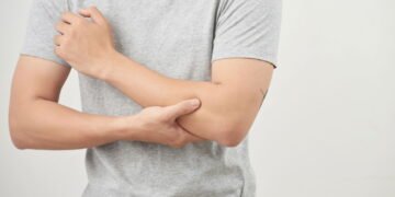 Dor constante no cotovelo pode ser sinal de sobrecarga muscular