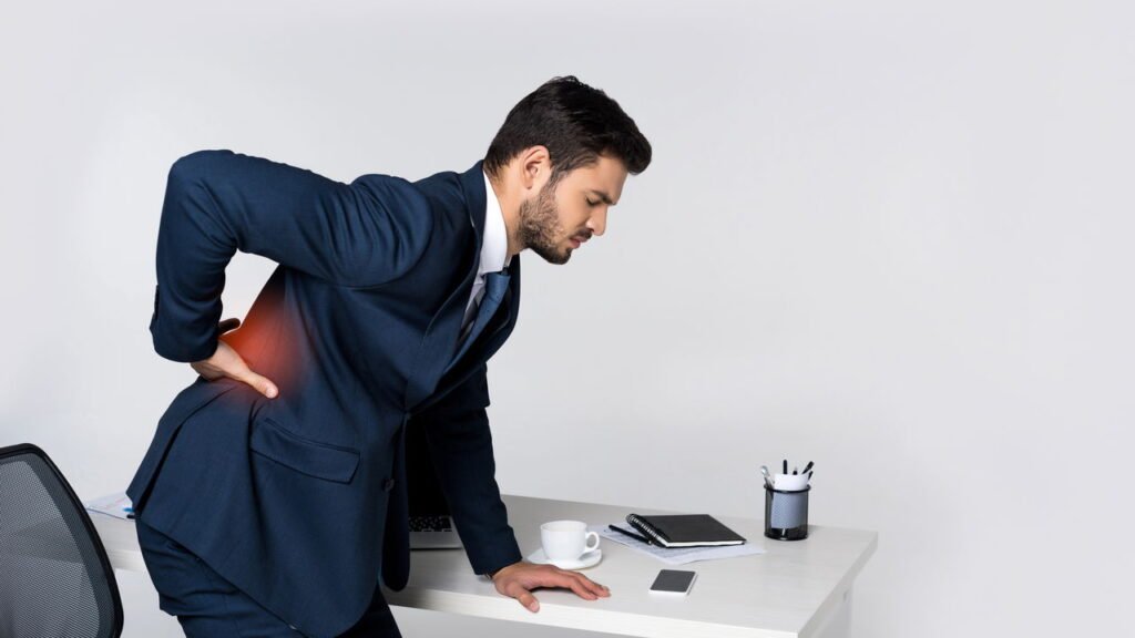 Especialistas alertam, a má postura no home office está causando problemas graves