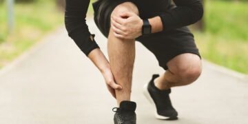 Seu tornozelo incha após correr? Entenda o que o corpo está tentando dizer