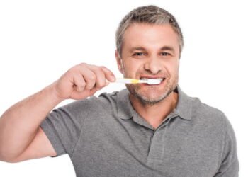 Você sabia que escovar os dentes depois de comer pode não ser tão bom assim?