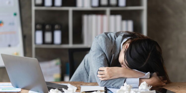 O corpo avisa! Veja os sinais mais perigosos do esgotamento