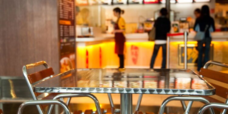 Fast food encerra atividades - Créditos: depositphotos.com / dnaumoid