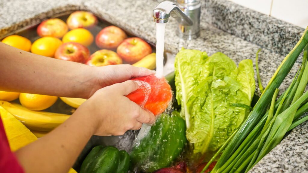 Como higienizar frutas da maneira certa para eliminar até 98% dos microrganismos e evitar doenças