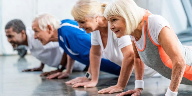 Academia mesmo depois dos 60? Movimentos simples que mudam corpo, mente e a vida