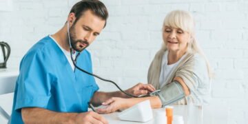 Hábitos simples que reduzem a hipertensão na terceira idade