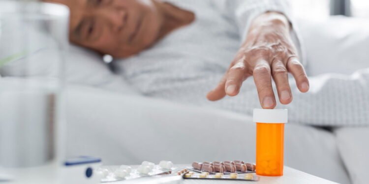 O que acontece quando idosos tomam muitos medicamentos juntos?