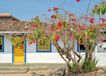 Vilarejo escondido entre montanhas mineiras revive o brasil colonial