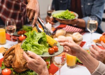 comer mais quando estamos acompanhados