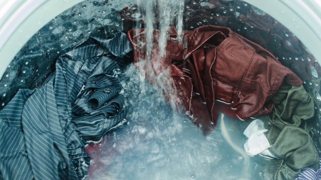 O segredo das donas de casa com alumínio que está viralizando e promete deixar suas roupas impecáveis