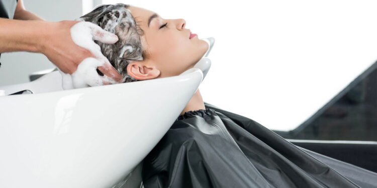 Quantas vezes devemos lavar o cabelo por semana? A resposta vai te surpreender