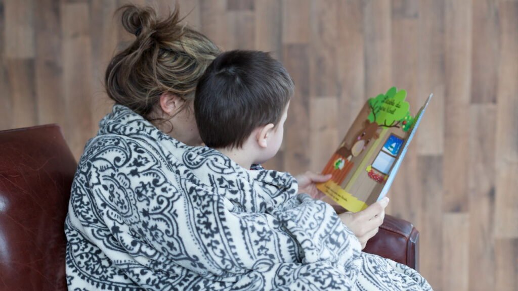 Por que contar histórias invertidas pode aumentar a criatividade infantil