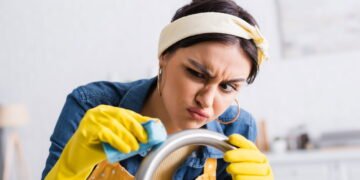 Esse truque de R$ 5 é o segredo que faz torneiras brilharem sem esforço