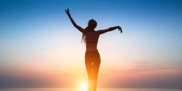 O exercício perfeito para mulheres acima dos 40 anos que queima calorias e melhora o humor