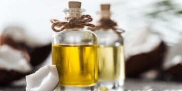 O jeito certo de usar óleo de coco no cabelo sem deixar pesado